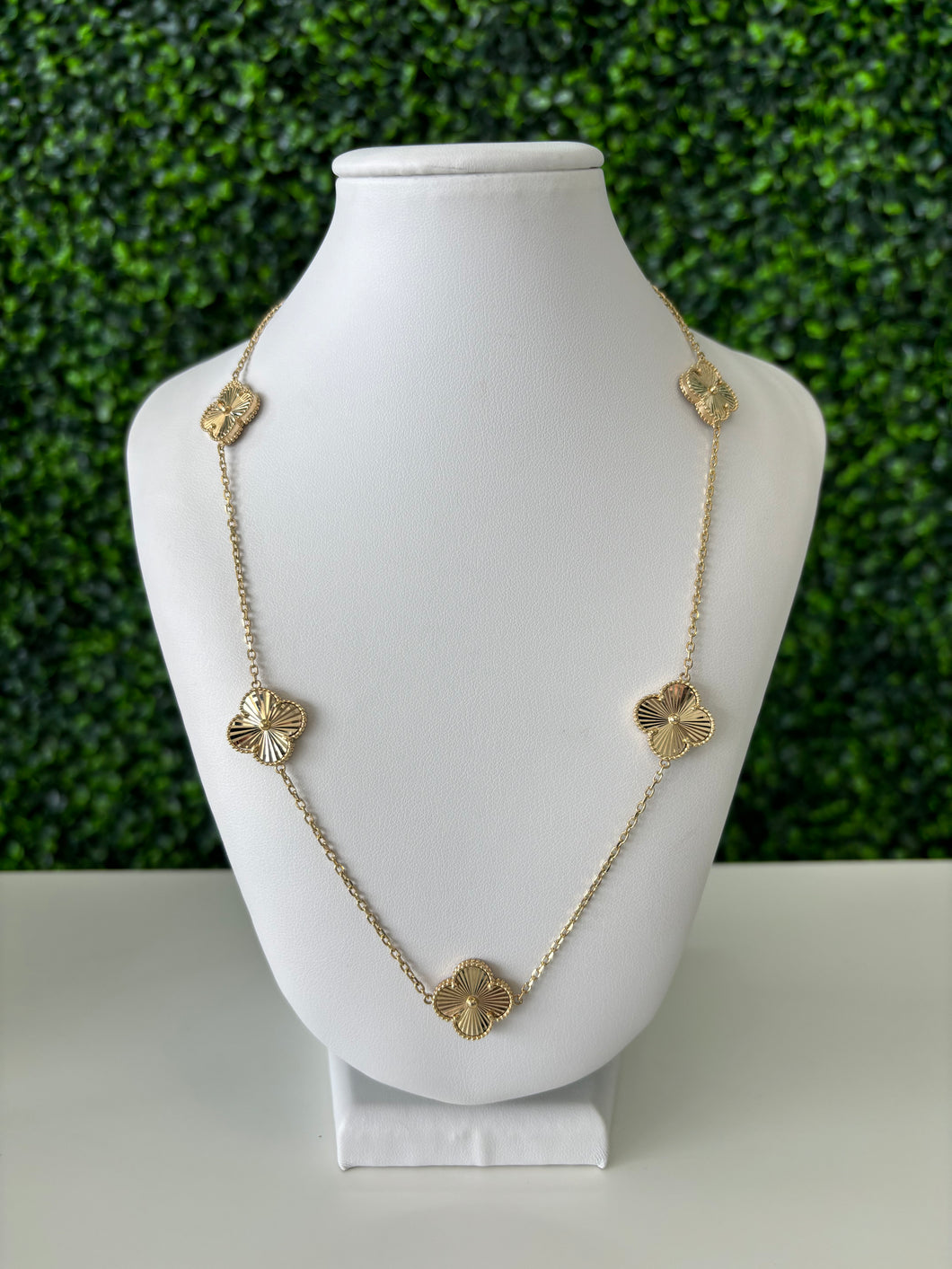 14kt Gold Clover Diamond Cut Necklace
